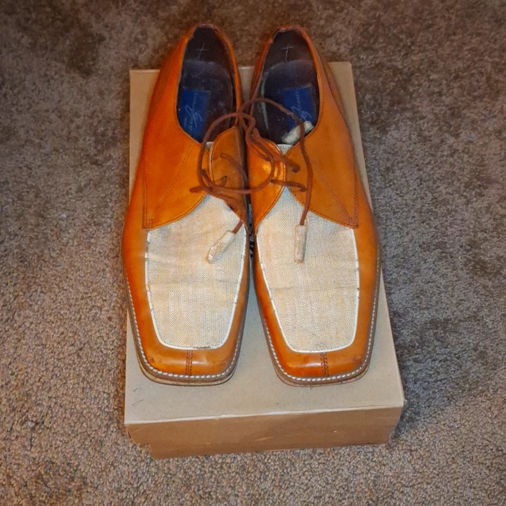 Classic Seasonl Spectators by Georgio Brutini in Carmel and Linen Size 13
